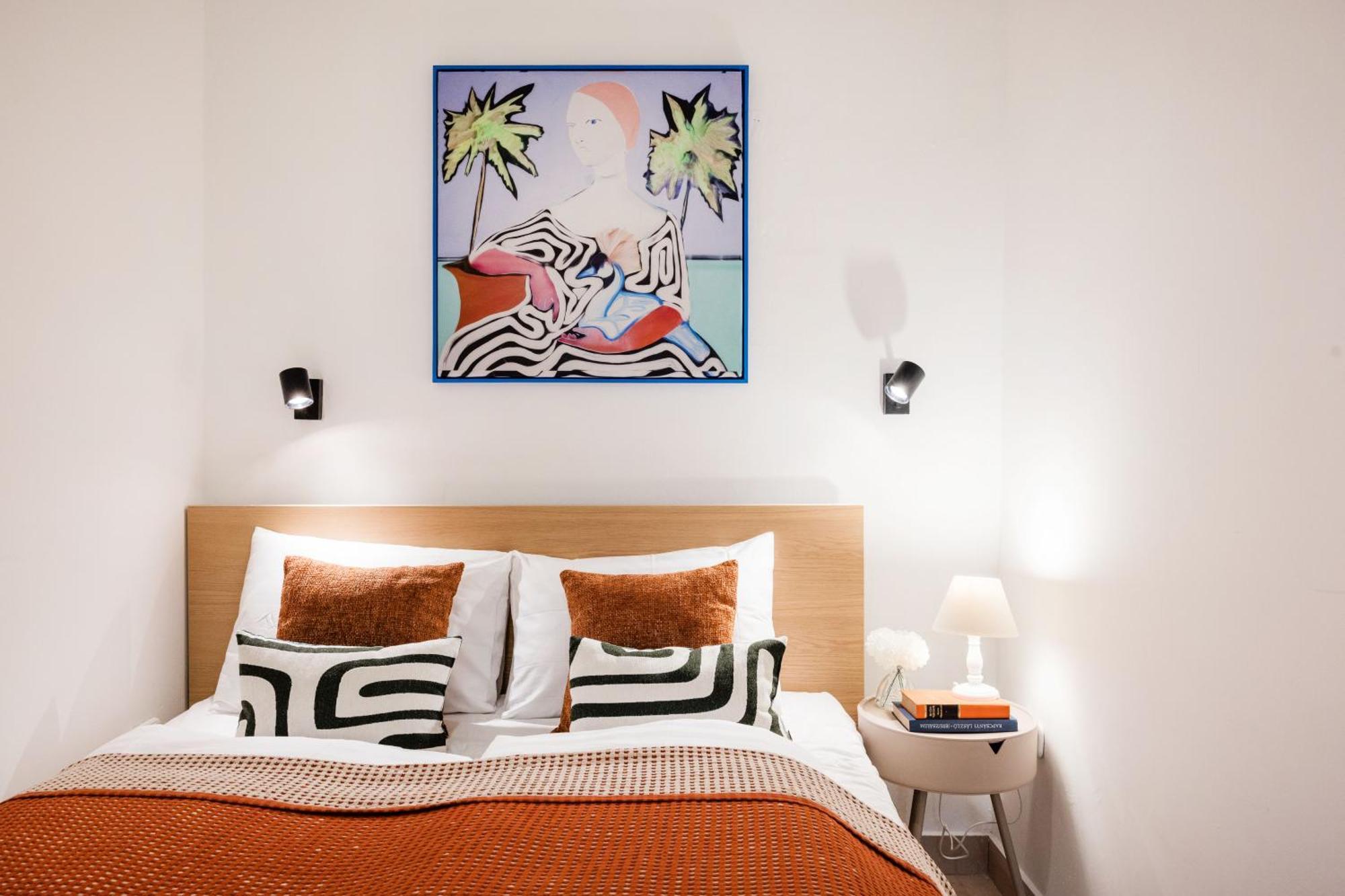 Art Lovers Loft-garden View 3br 2ba Gem *