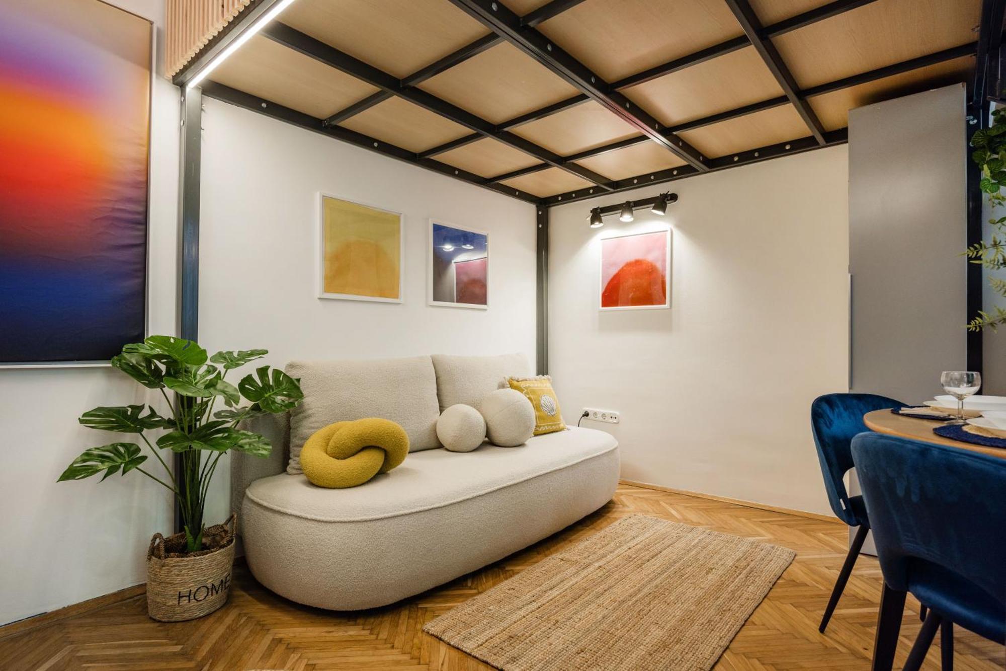 Art Lovers Loft-garden View 3br 2ba Gem Budapest