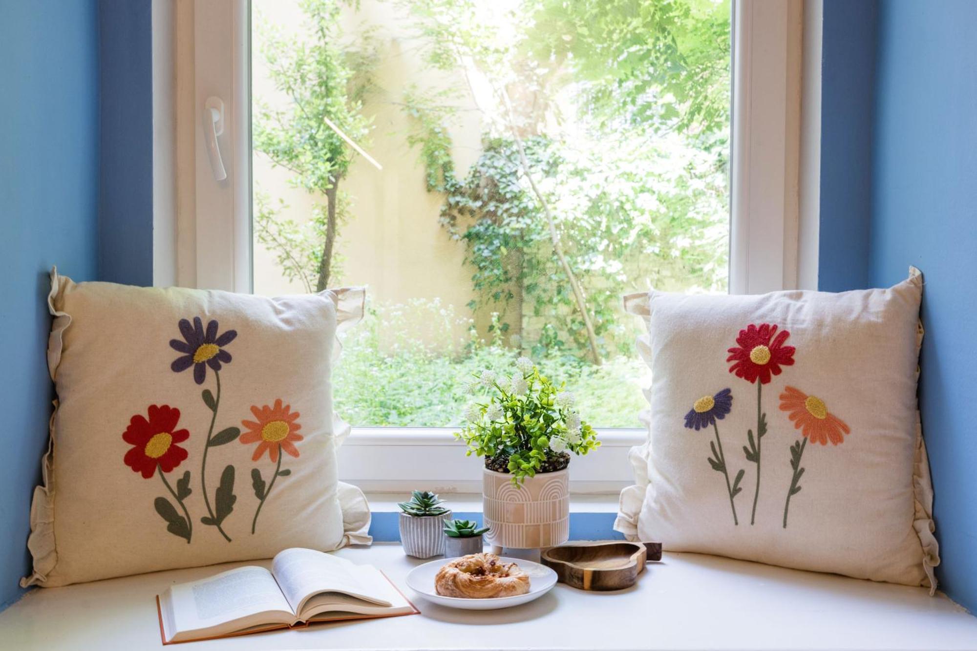 Art Lovers Loft-garden View 3br 2ba Gem *