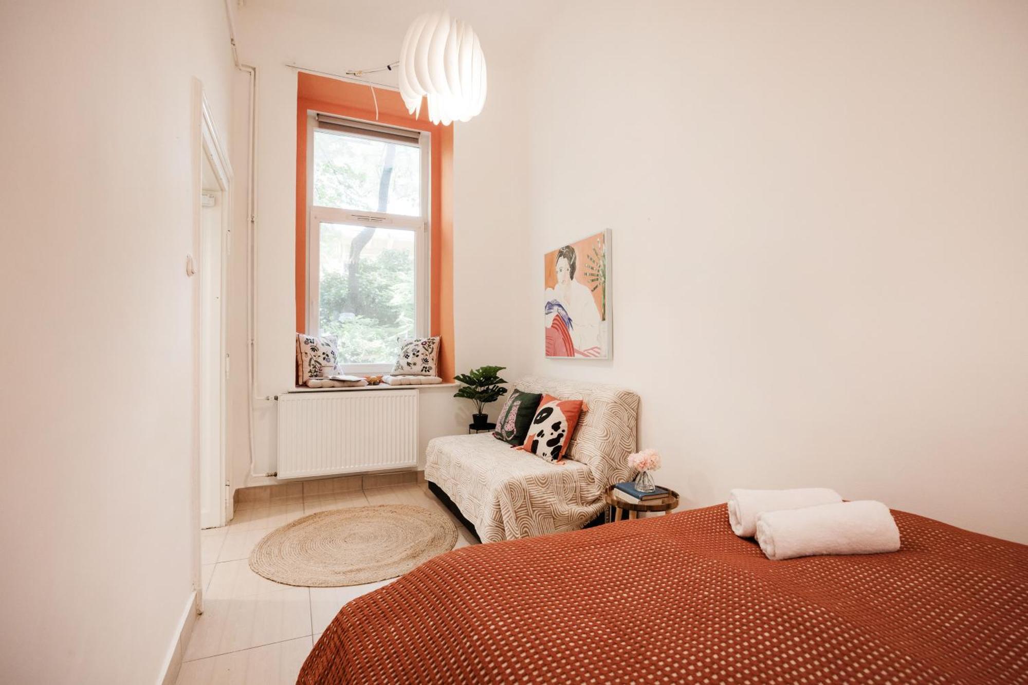 Art Lovers Loft-garden View 3br 2ba Gem * Budapest