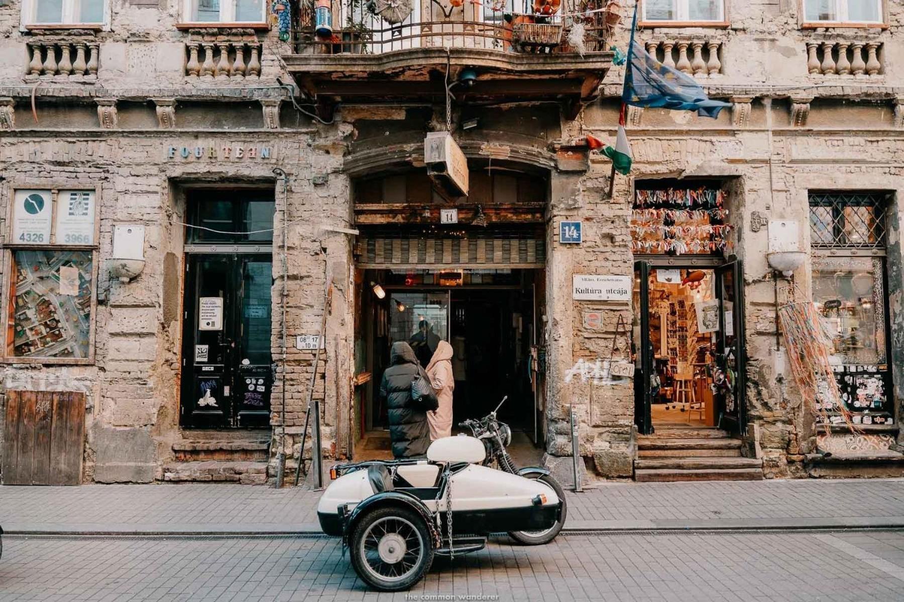Experience Nightlife Right Next To Szimpla Kert *