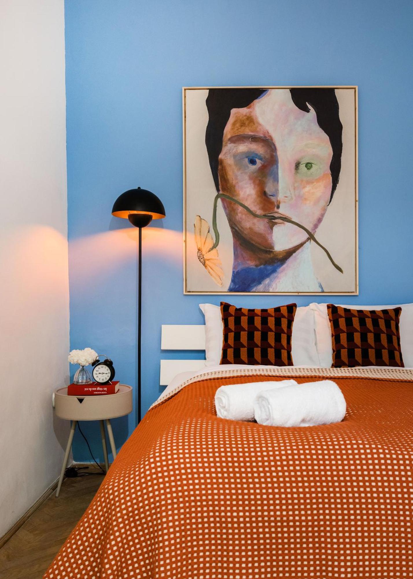 Art Lovers Loft-Garden View 3Br 2Ba Central Gem *